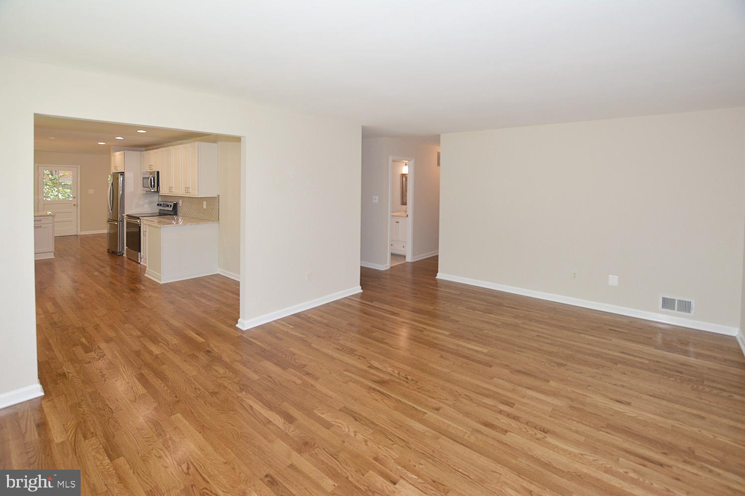 6805 Field Master Drive Springfield, VA 22153 - Photo 5 of 32