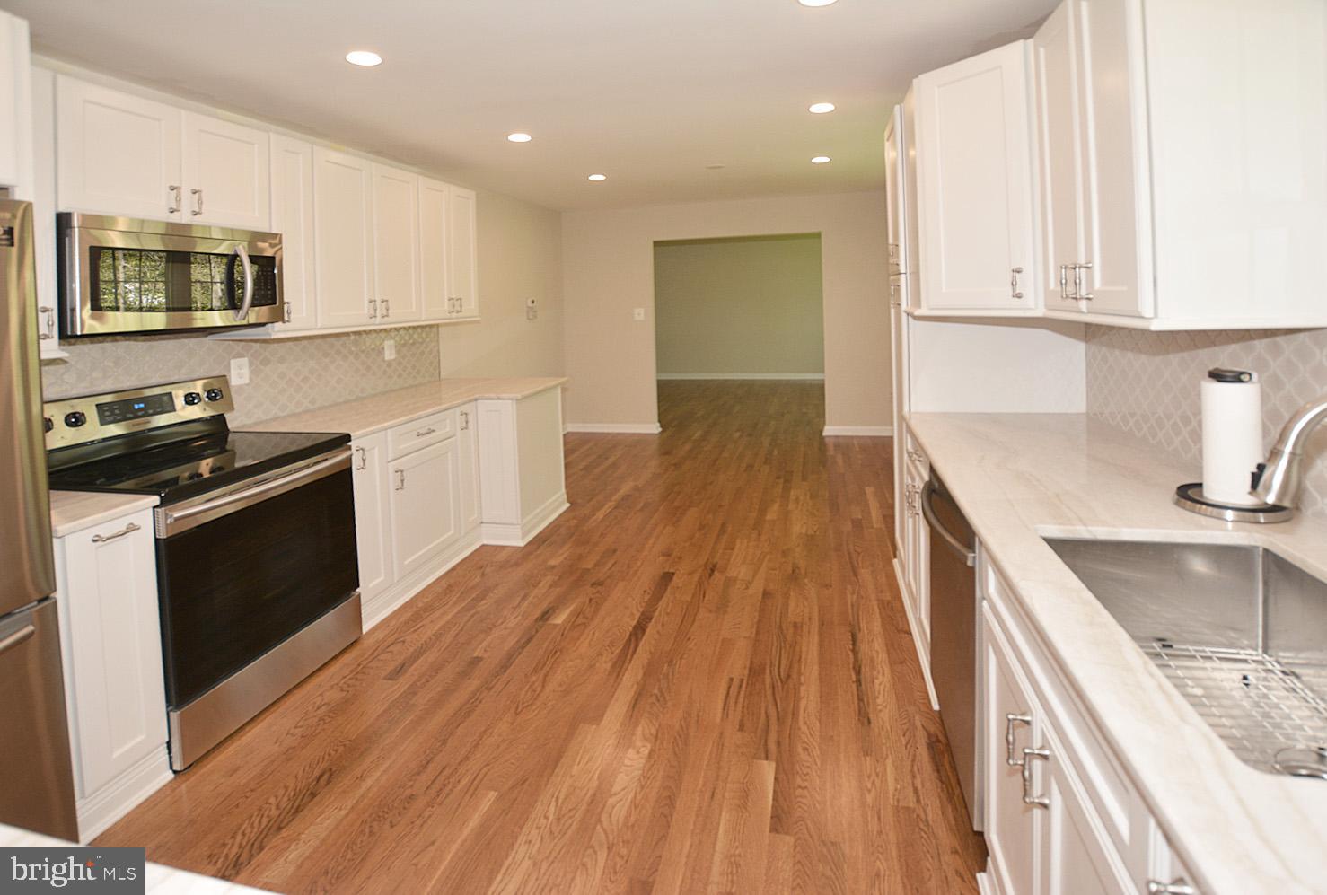 6805 Field Master Drive Springfield, VA 22153 - Photo 8 of 32