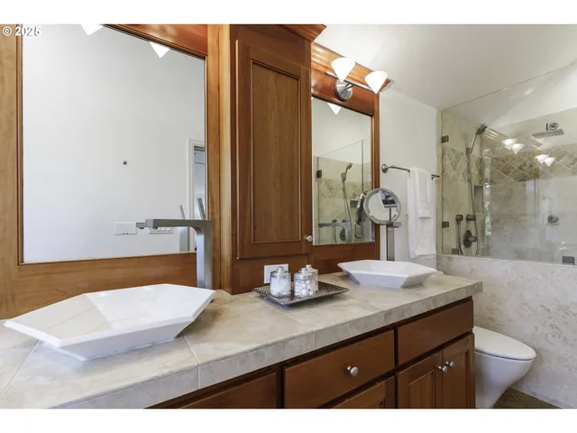 $1,599,000 | 630 Ridgeway Road, Lake Oswego, OR 97034