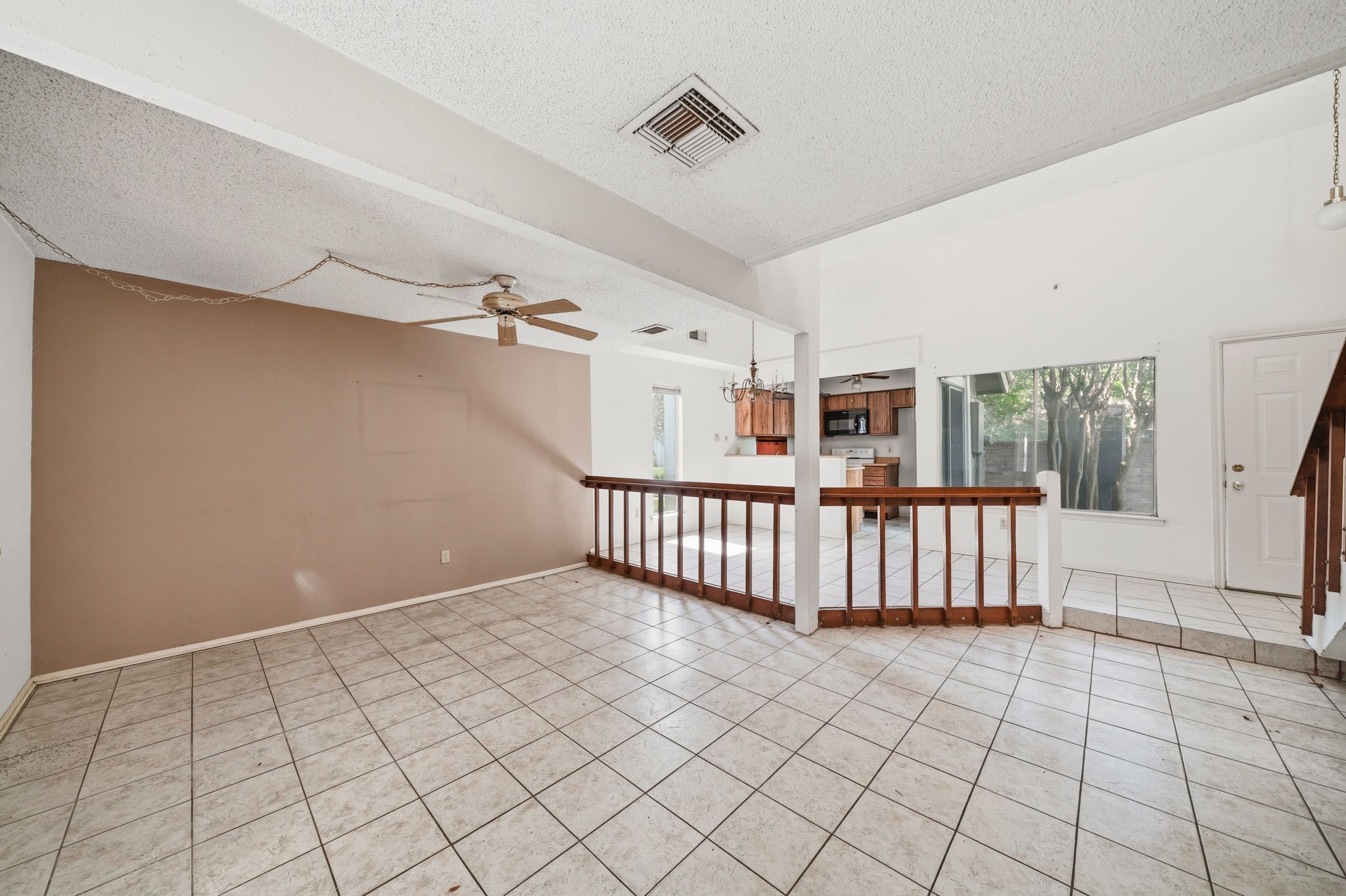 12918 Wirevine Lane Houston, TX 77072 - Photo 2 of 10 Sunk in family room