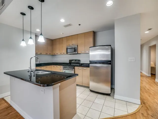 $2,300 | 1200 Main Street, Unit 408, Dallas, TX 75202