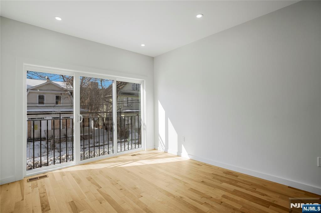 11 Voorhees Street Newark, NJ 07108 - Photo 5 of 37