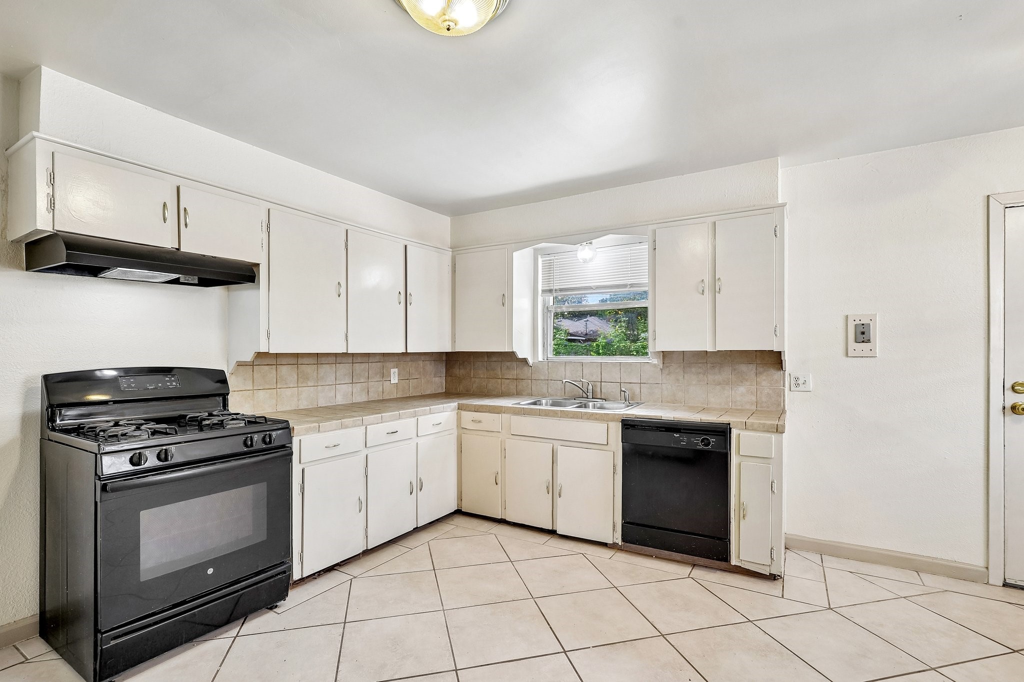 6401 Rowan Lane Houston, TX 77074 - Photo 8 of 21