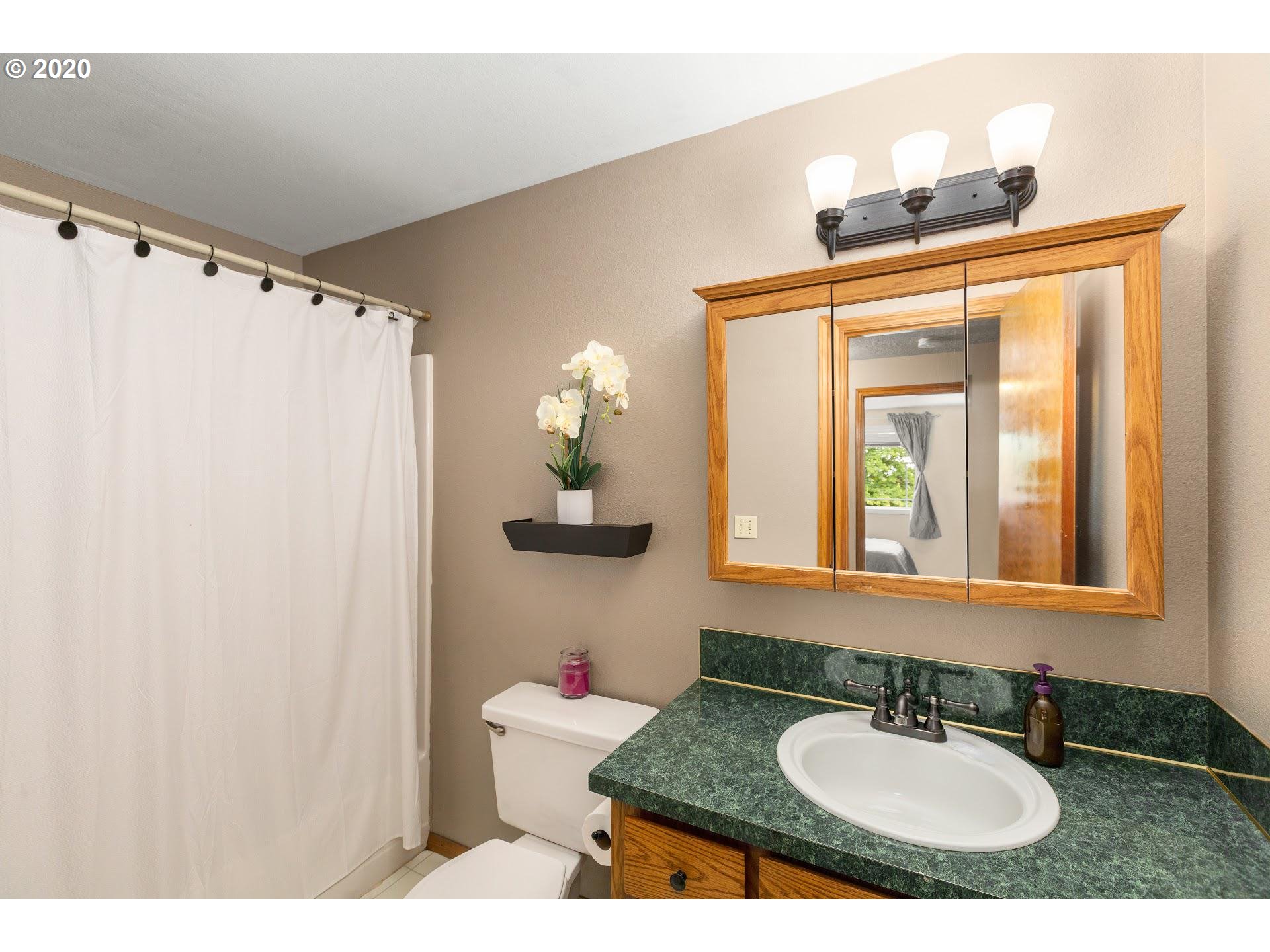 1408 Southwest 14th Street Gresham, OR 97080 - Photo 13 of 21 Gallery Image 13