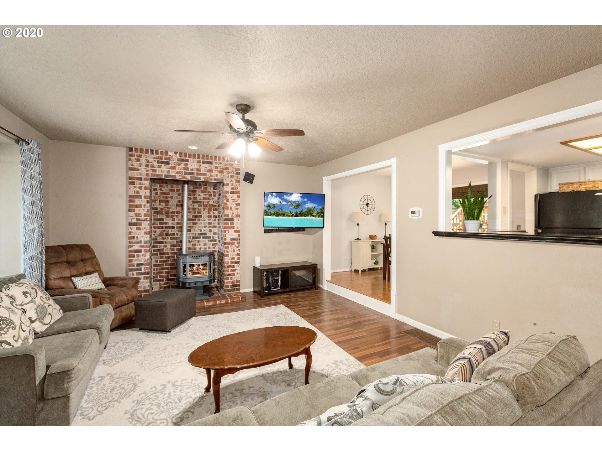 1408 Southwest 14th Street Gresham, OR 97080 - Photo 5 of 21 Gallery Image 5