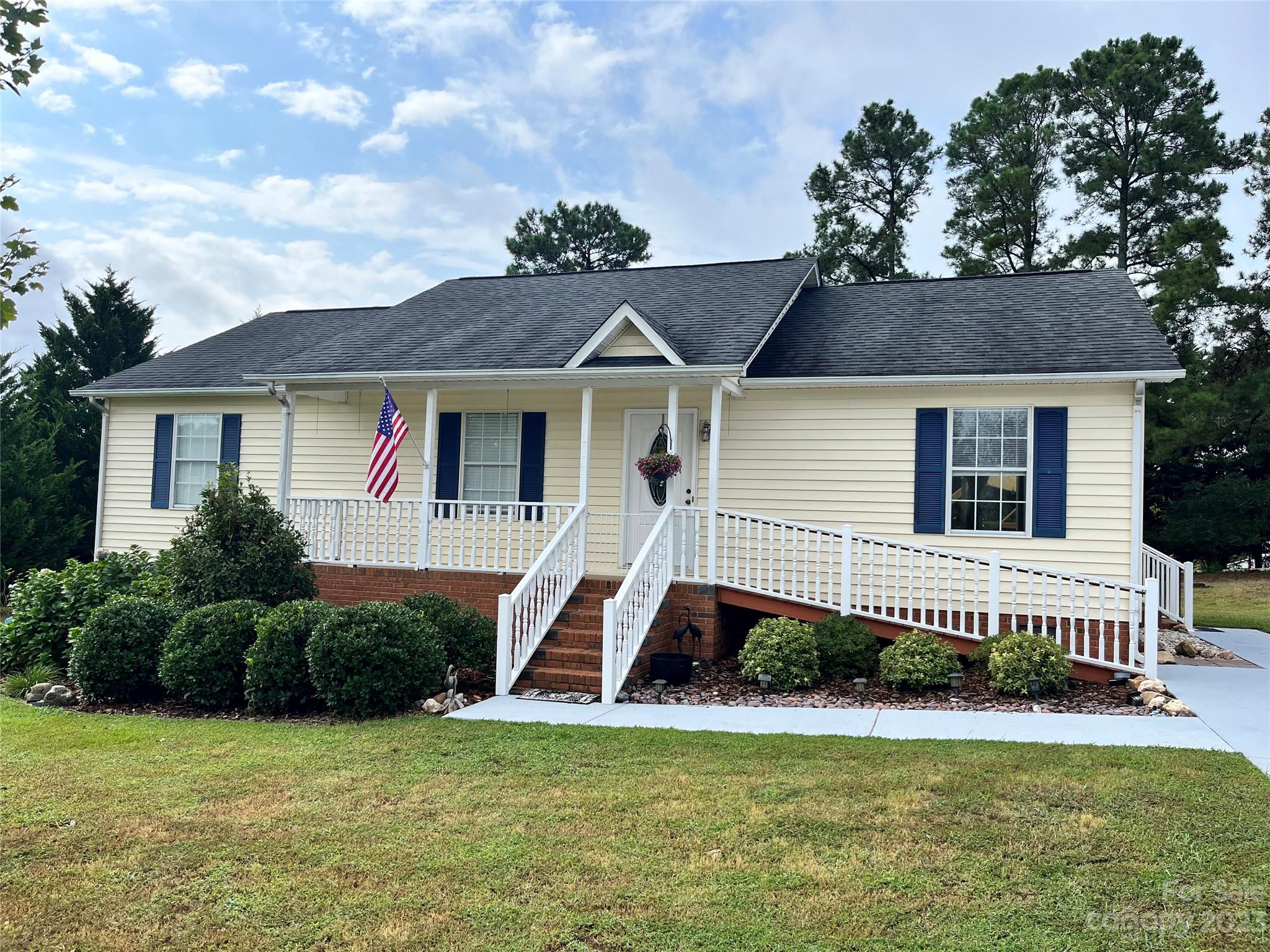 1585 Wimbleton Woods Drive Fort Mill, SC 29708 - Photo 2 of 41 a front view of a house with a yard