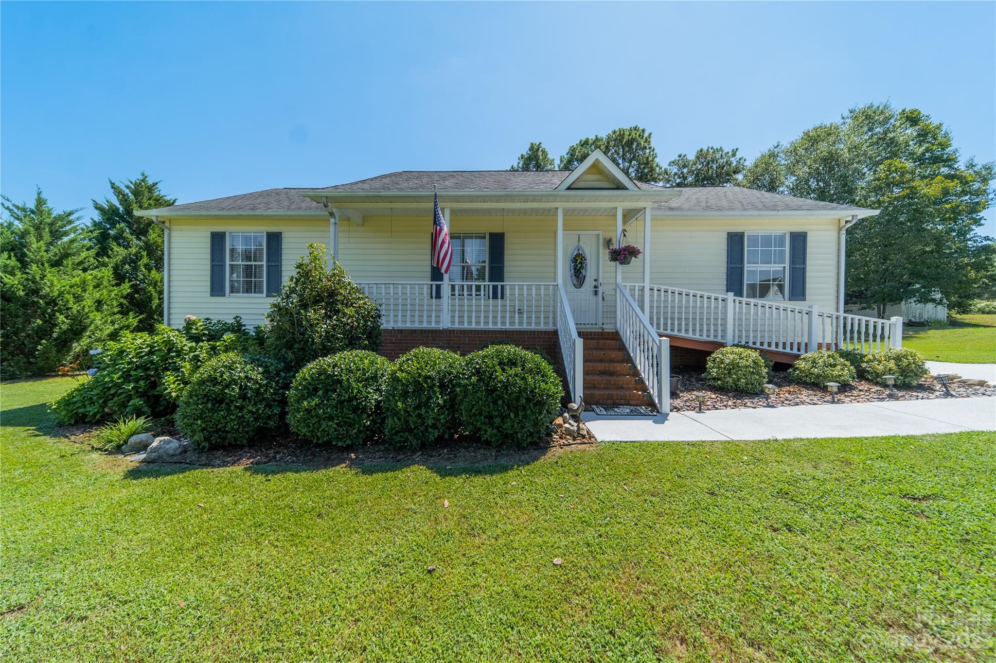 1585 Wimbleton Woods Drive Fort Mill, SC 29708 - Photo 4 of 41 a front view of a house with a garden