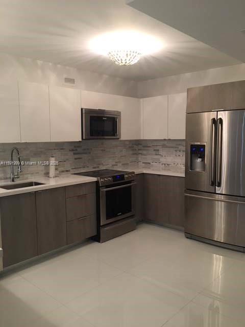 100 Lincoln Road, Unit 711 Miami Beach, FL 33139 - Photo 7 of 29