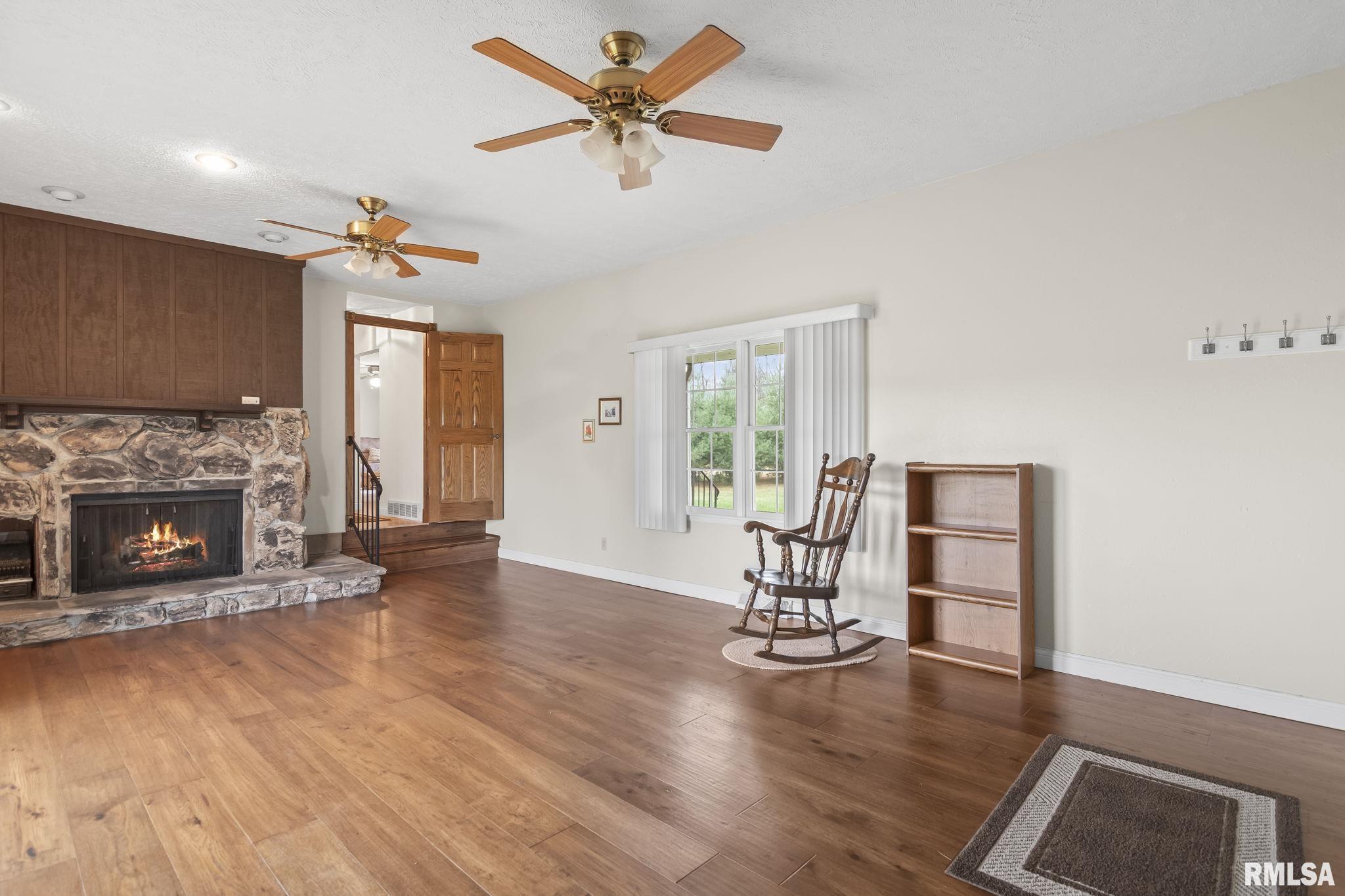 6847 Farrand Road Sherman, IL 62684 - Photo 11 of 40 Gallery Image 11