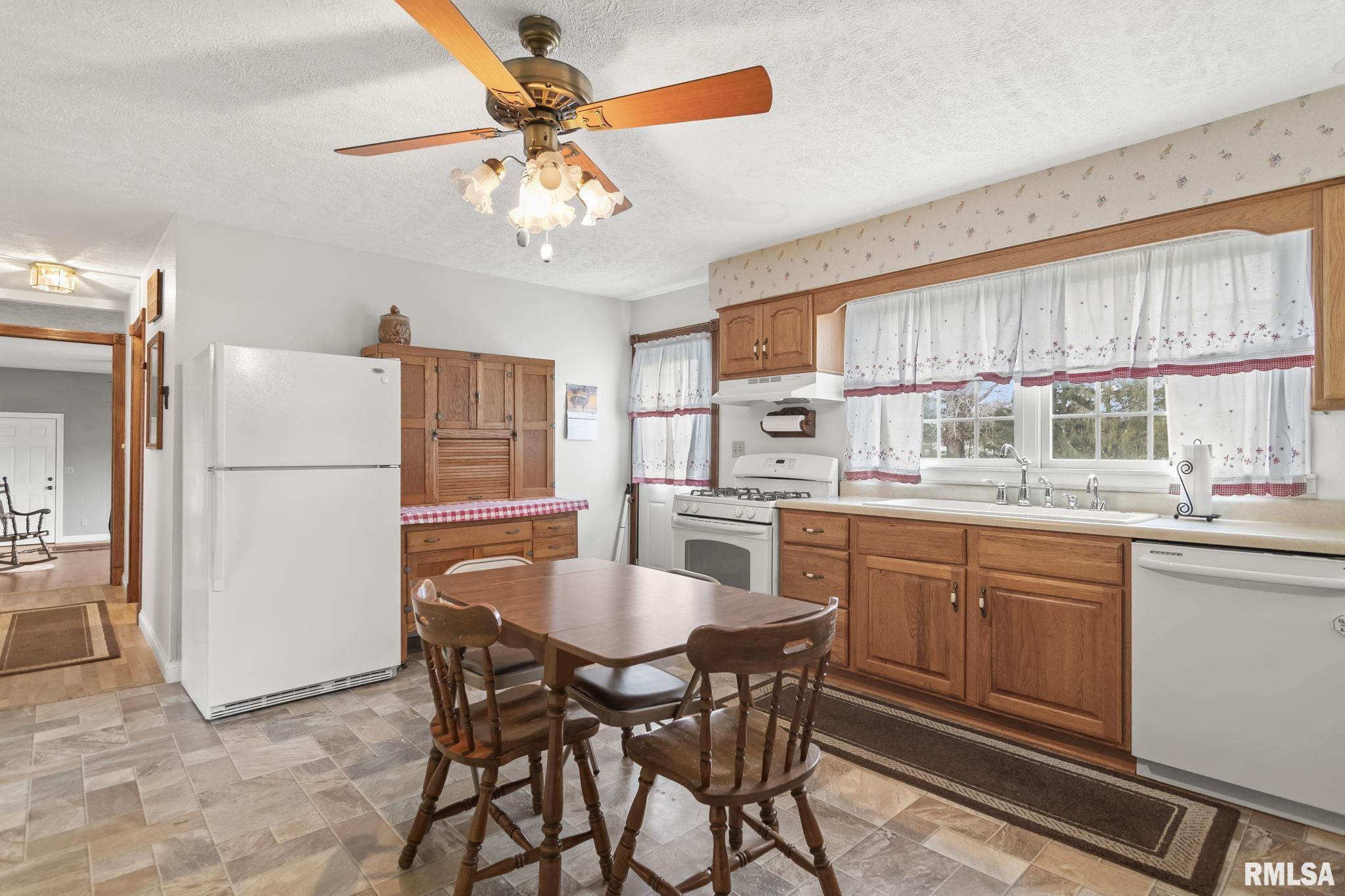6847 Farrand Road Sherman, IL 62684 - Photo 12 of 40 Gallery Image 12