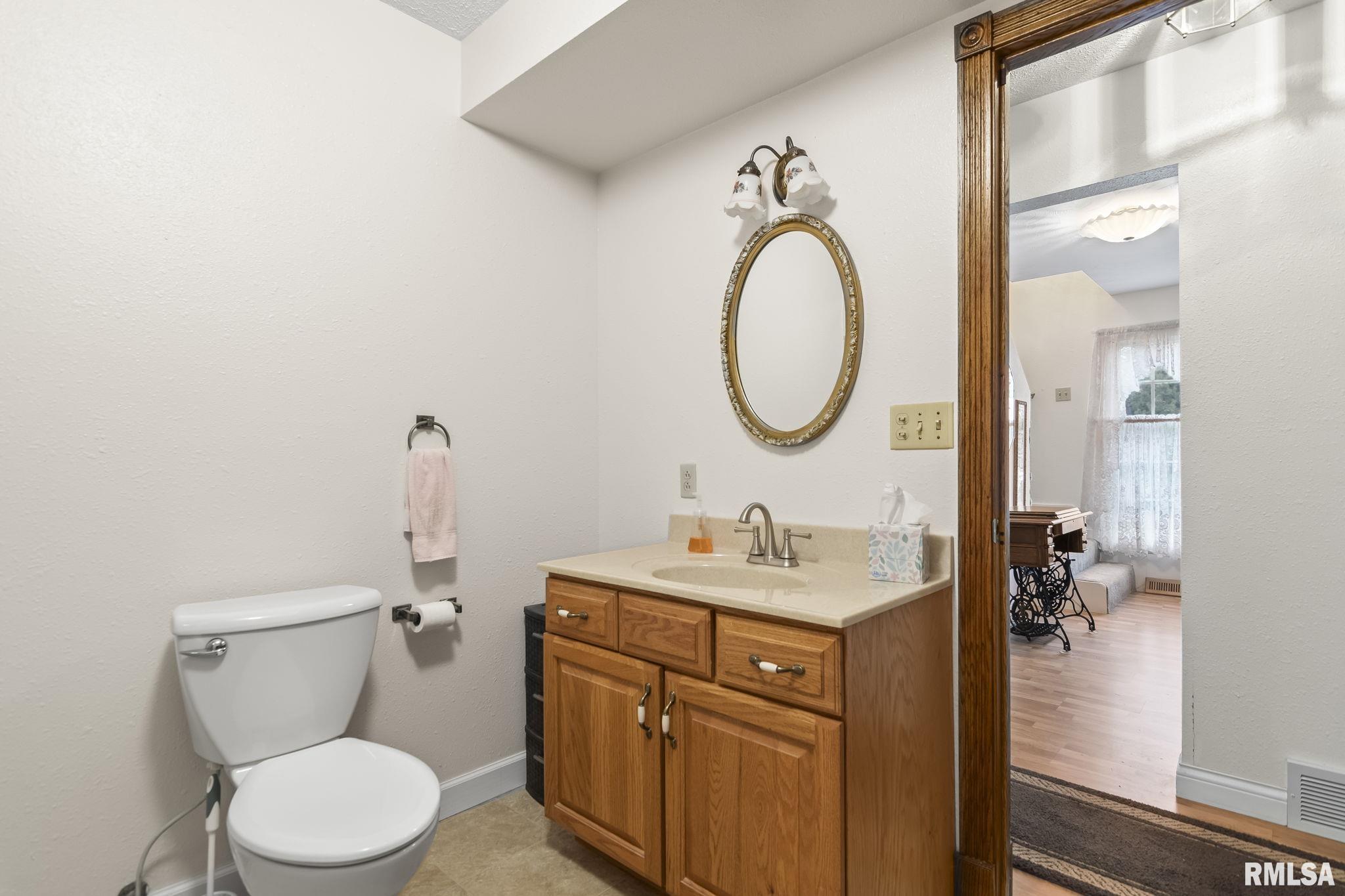 6847 Farrand Road Sherman, IL 62684 - Photo 16 of 40 Gallery Image 16