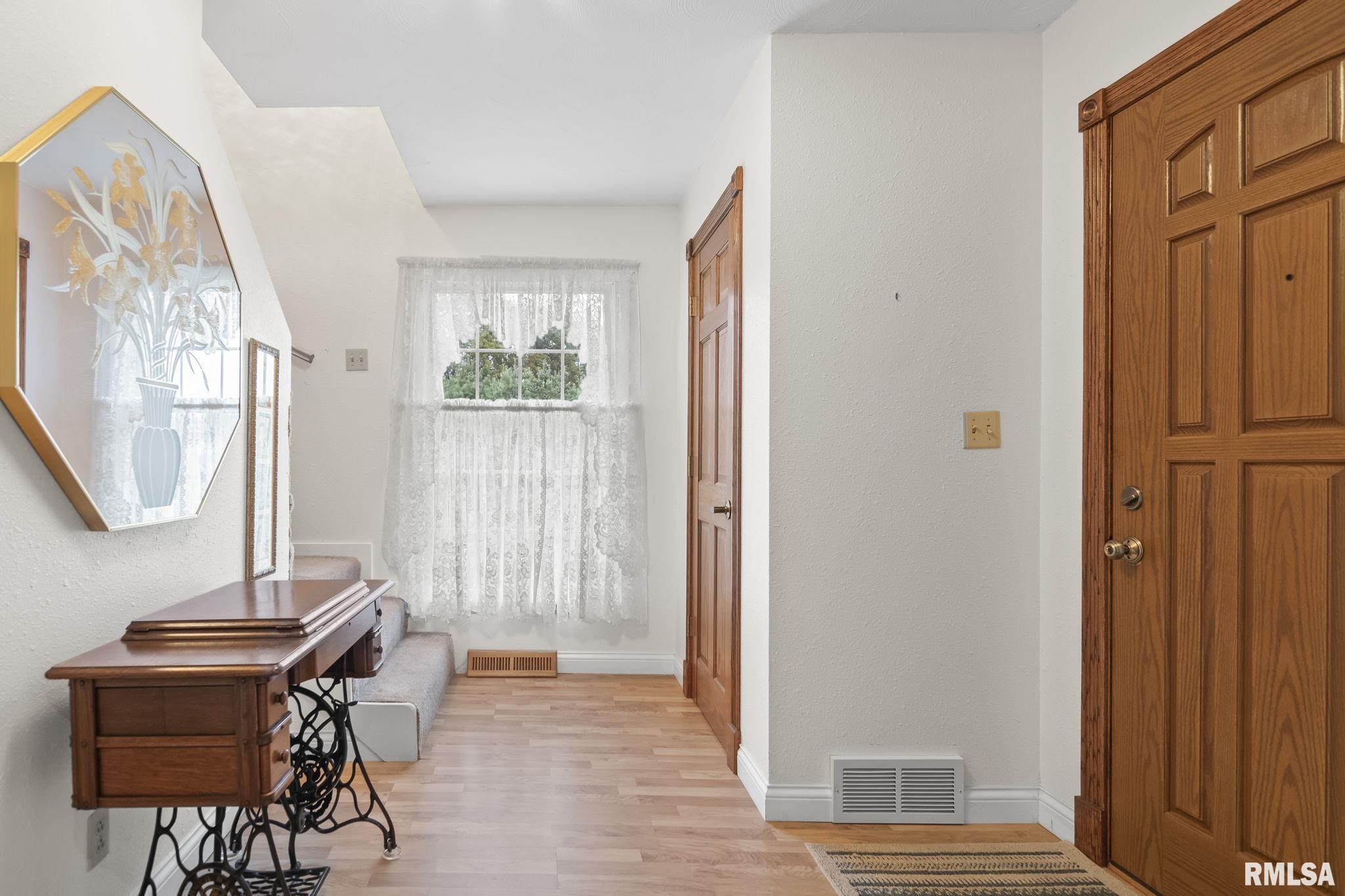 6847 Farrand Road Sherman, IL 62684 - Photo 3 of 40 Gallery Image 3