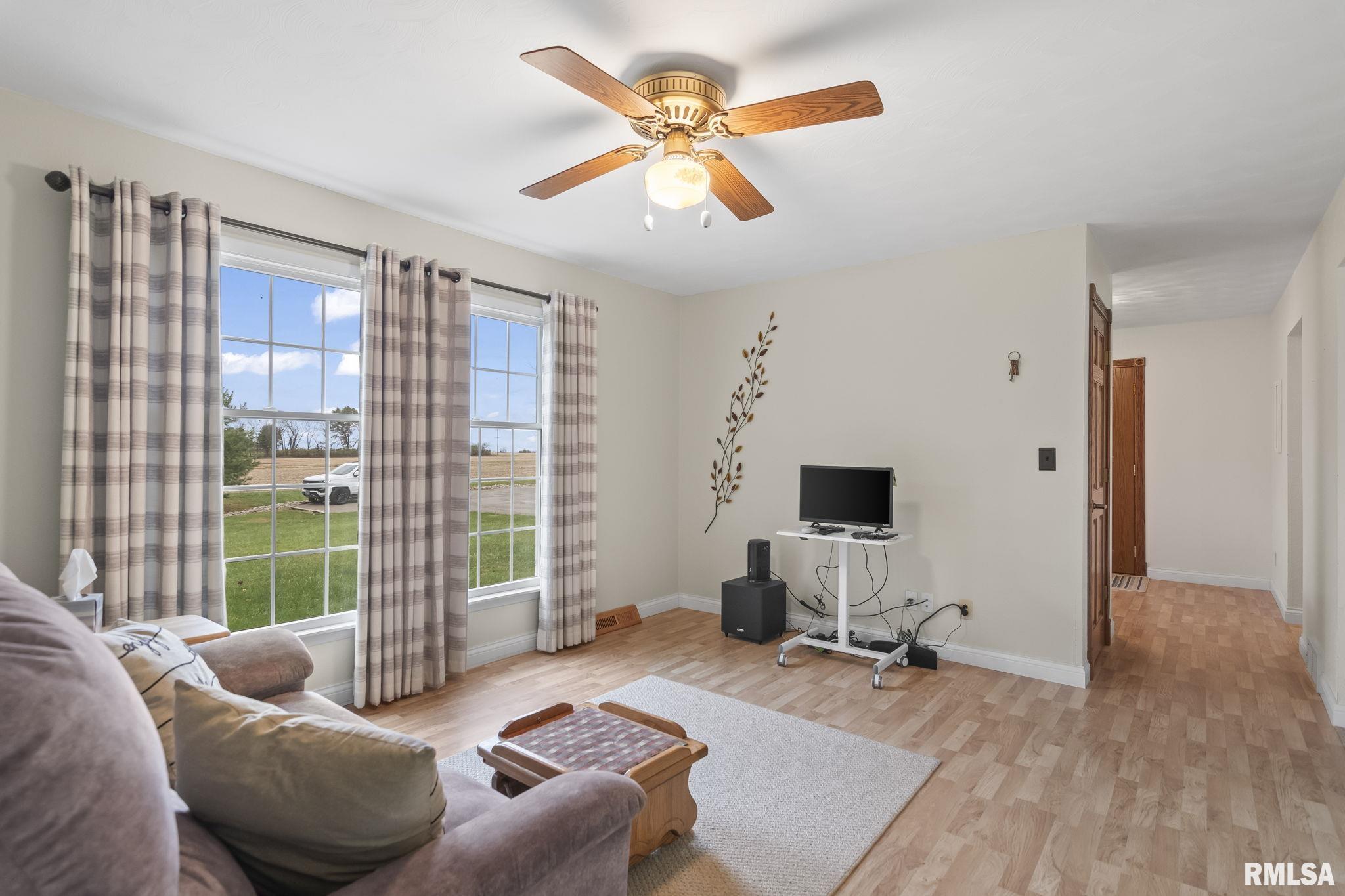 6847 Farrand Road Sherman, IL 62684 - Photo 4 of 40 Gallery Image 4