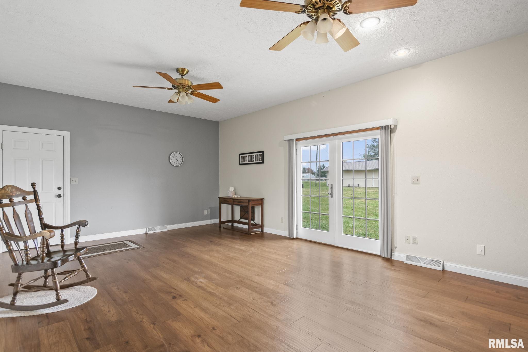 6847 Farrand Road Sherman, IL 62684 - Photo 7 of 40 Gallery Image 7