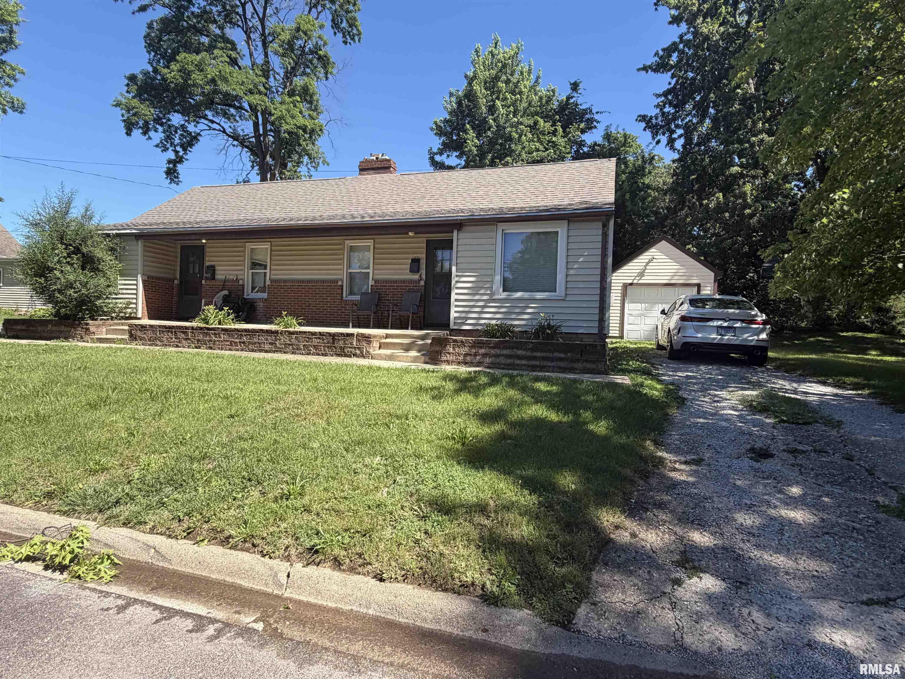209-211 Madison Street Washington, IL 61571 - Photo 1 of 3