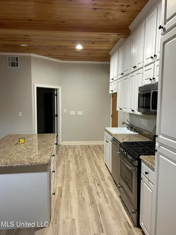 $929,000 | 120 Lake Harbour Point, Brandon, MS 39047