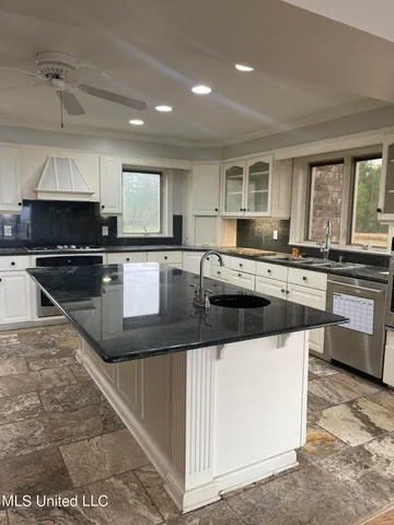 $929,000 | 120 Lake Harbour Point, Brandon, MS 39047