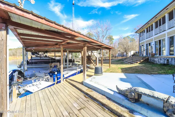 $929,000 | 120 Lake Harbour Point, Brandon, MS 39047