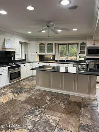 $929,000 | 120 Lake Harbour Point, Brandon, MS 39047