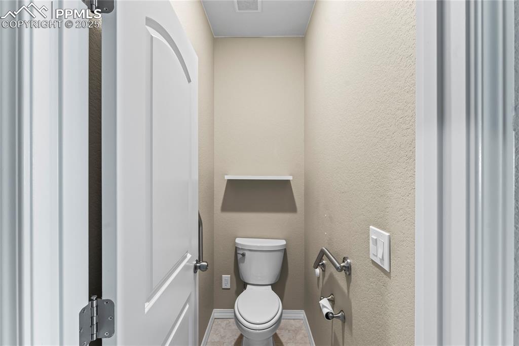 6208 Ashmore Road Colorado Springs, CO 80927 - Photo 27 of 50 Bathroom featuring a textured wall and tile patterned floors