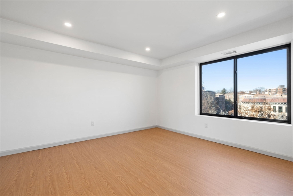 1243 Beacon Street, Unit 5A Brookline, MA 02446 - Photo 11 of 21 an empty room with a window