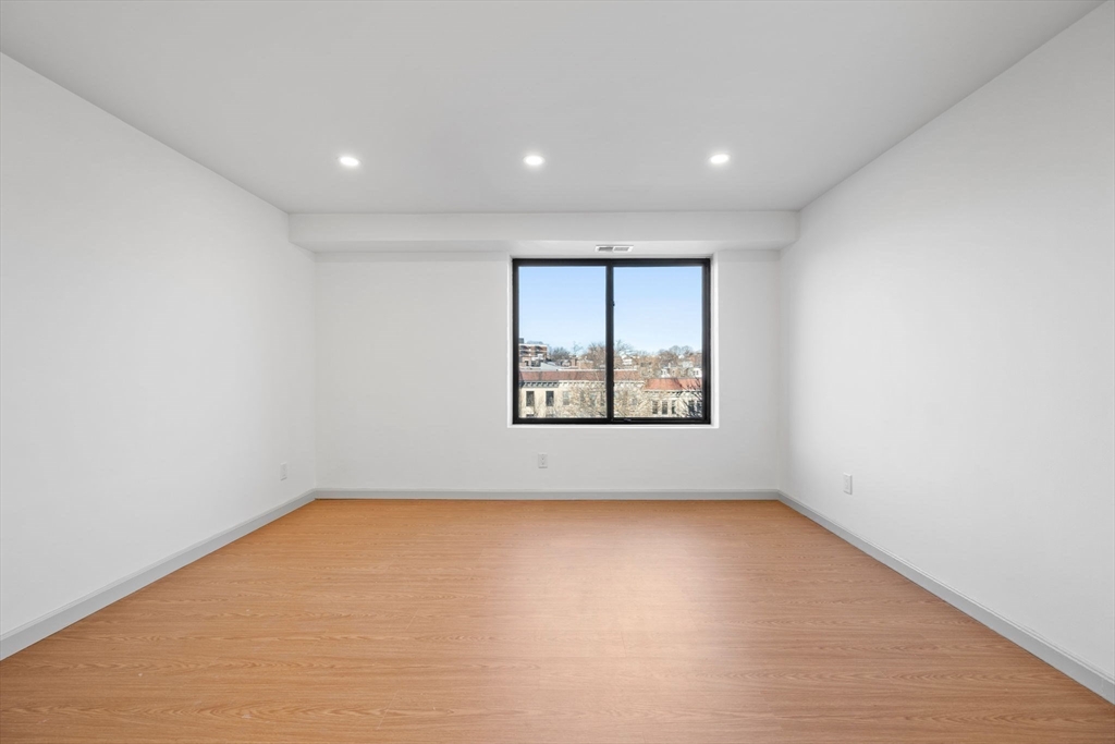 1243 Beacon Street, Unit 5A Brookline, MA 02446 - Photo 12 of 21 an empty room with a window