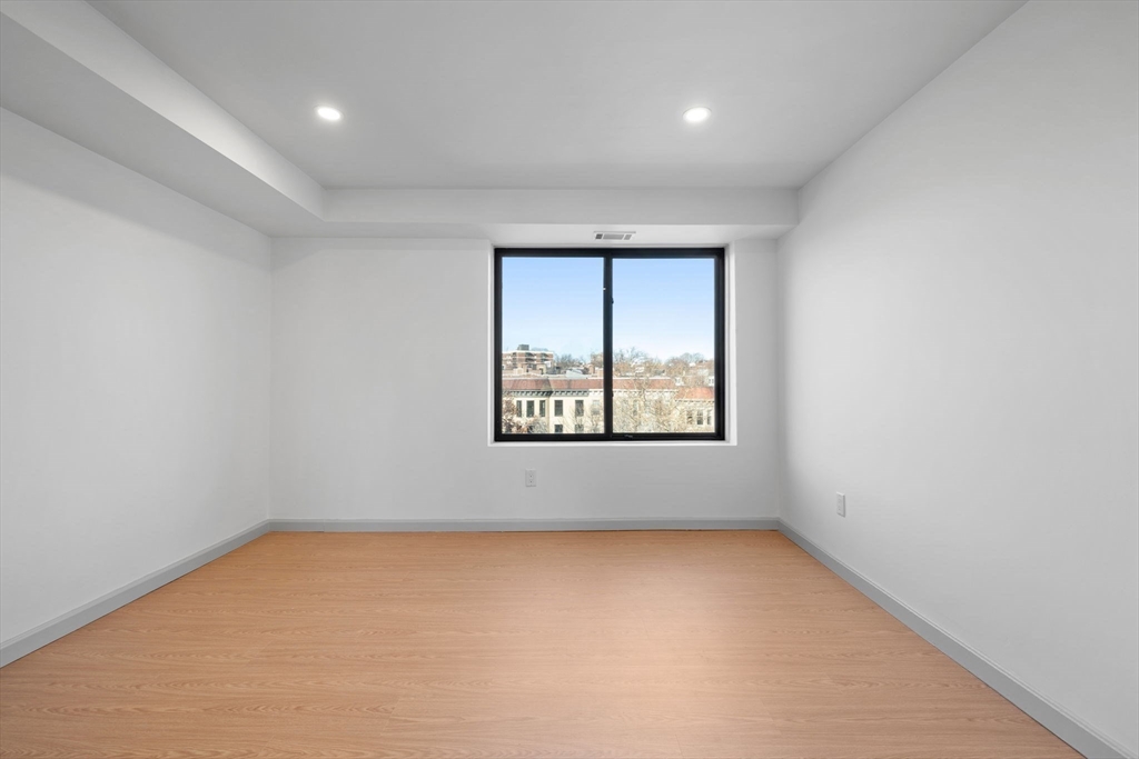 1243 Beacon Street, Unit 5A Brookline, MA 02446 - Photo 14 of 21 an empty room with windows