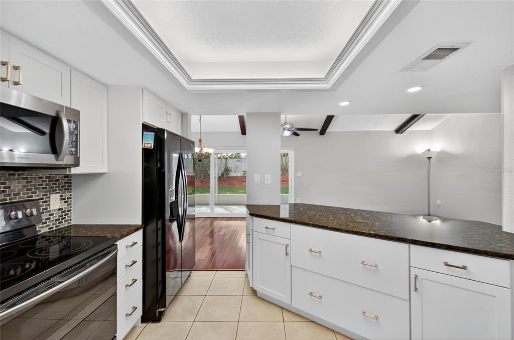 302 Leafwood Road Tarpon Springs, FL 34689 - Photo 11 of 55