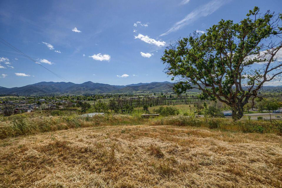 695 Suncrest Road Medford, OR 97504 - Photo 4 of 10 4
