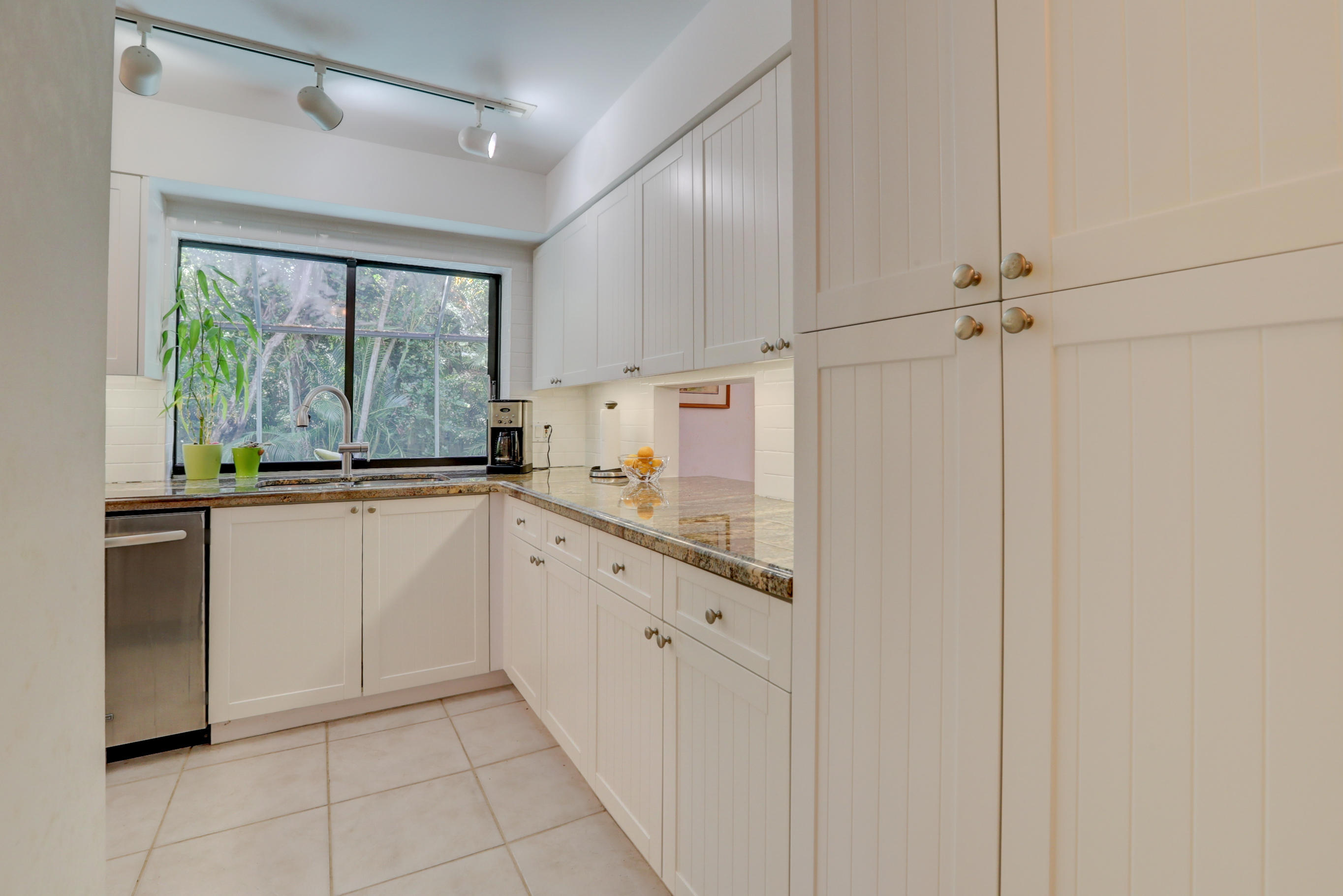 715 Aurelia Street Boca Raton, FL 33486 - Photo 13 of 43 2G6I9121_2_3_4_5