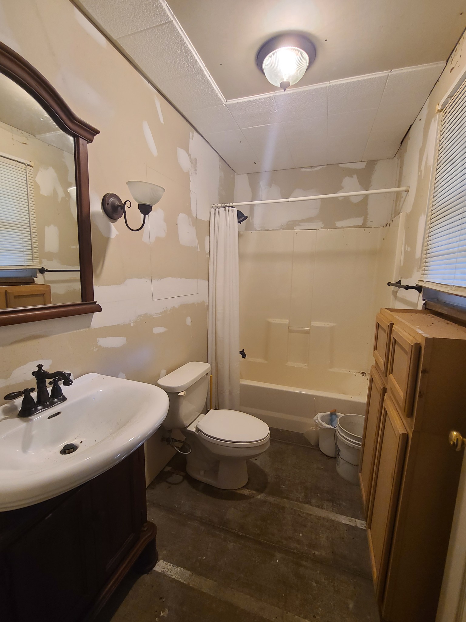 477 Leatherwood Lake Road Stewart, TN 37175 - Photo 7 of 10 a bathroom with a sink toilet and shower