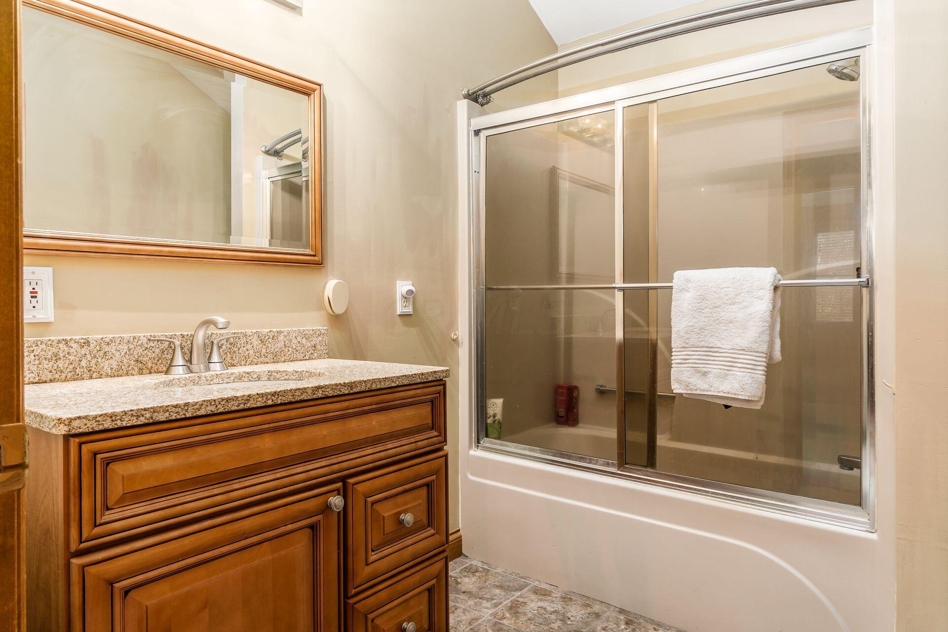 9083 Taylor Road Orient, OH 43146 - Photo 60 of 93 Hallway Bath Entry Level