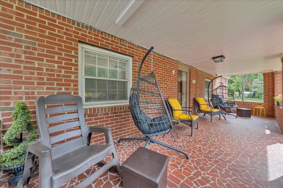 1852 Wildwood Road Salem, VA 24153 - Photo 5 of 48 03-MIB07906