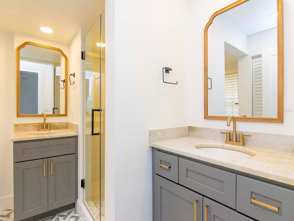 107 South Obrien Street, Unit 118 Tampa, FL 33609 - Photo 20 of 30 a bathroom with a sink and a mirror