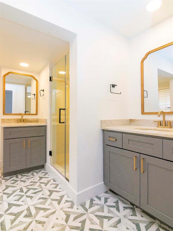 107 South Obrien Street, Unit 118 Tampa, FL 33609 - Photo 22 of 30 a bathroom with a sink and a mirror