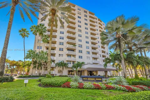 $889,000 | 90 Edgewater Drive, Unit PH25, Coral Gables, FL 33133
