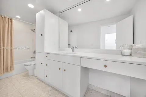 $889,000 | 90 Edgewater Drive, Unit PH25, Coral Gables, FL 33133