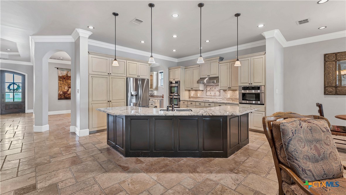 368 Rancho Road New Braunfels, TX 78130 - Photo 13 of 47 a large kitchen with kitchen island a large island in it