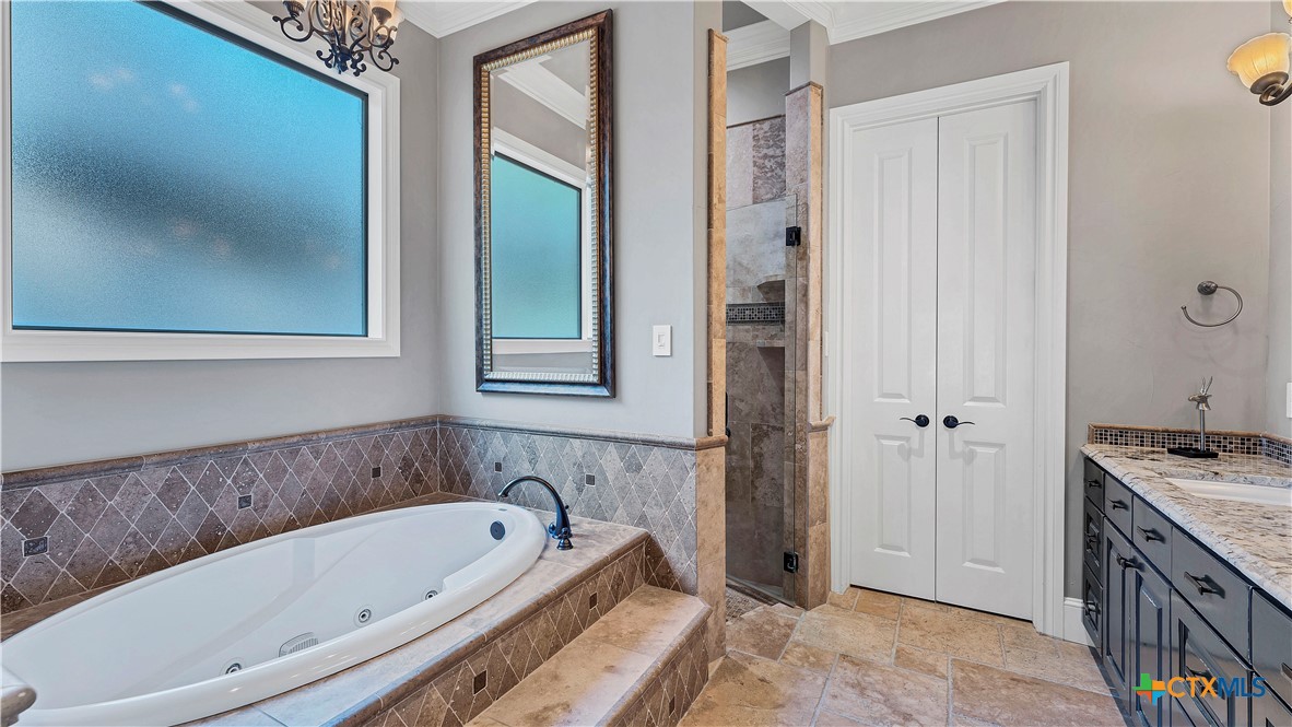 368 Rancho Road New Braunfels, TX 78130 - Photo 16 of 47 a bathroom with a bathtub and a shower