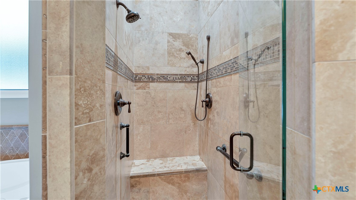 368 Rancho Road New Braunfels, TX 78130 - Photo 18 of 47 a bathroom that has a shower