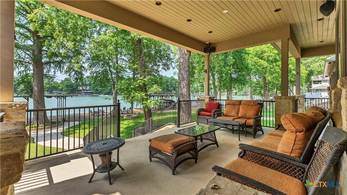 368 Rancho Road New Braunfels, TX 78130 - Photo 32 of 47 a balcony with furniture and garden view