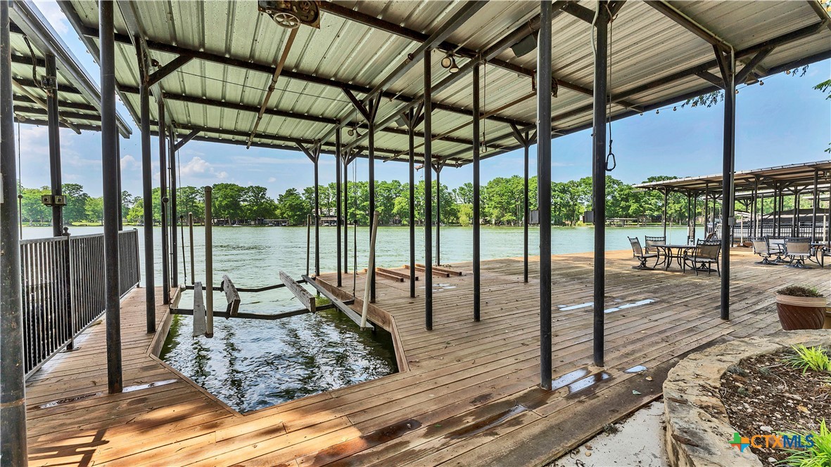 368 Rancho Road New Braunfels, TX 78130 - Photo 37 of 47 a building outdoor space with seating space