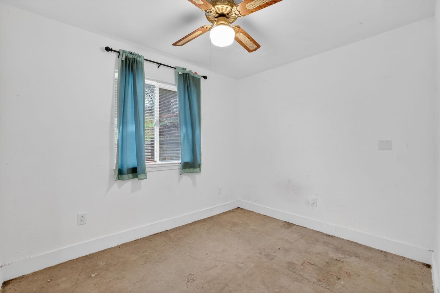 4290 Rancho Montes Drive Placerville, CA 95667 - Photo 17 of 47 an empty room with a window and a fan