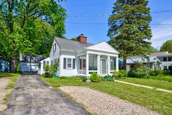 $1,100,000 | 722 Lake Street, Saugatuck, MI 49453