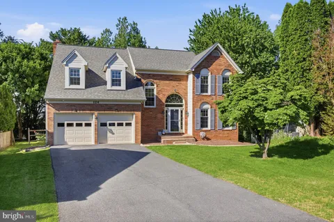 $885,000 | 124 Englefield Drive, Gaithersburg, MD 20878
