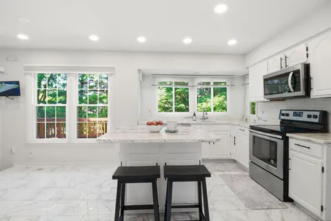 $885,000 | 124 Englefield Drive, Gaithersburg, MD 20878