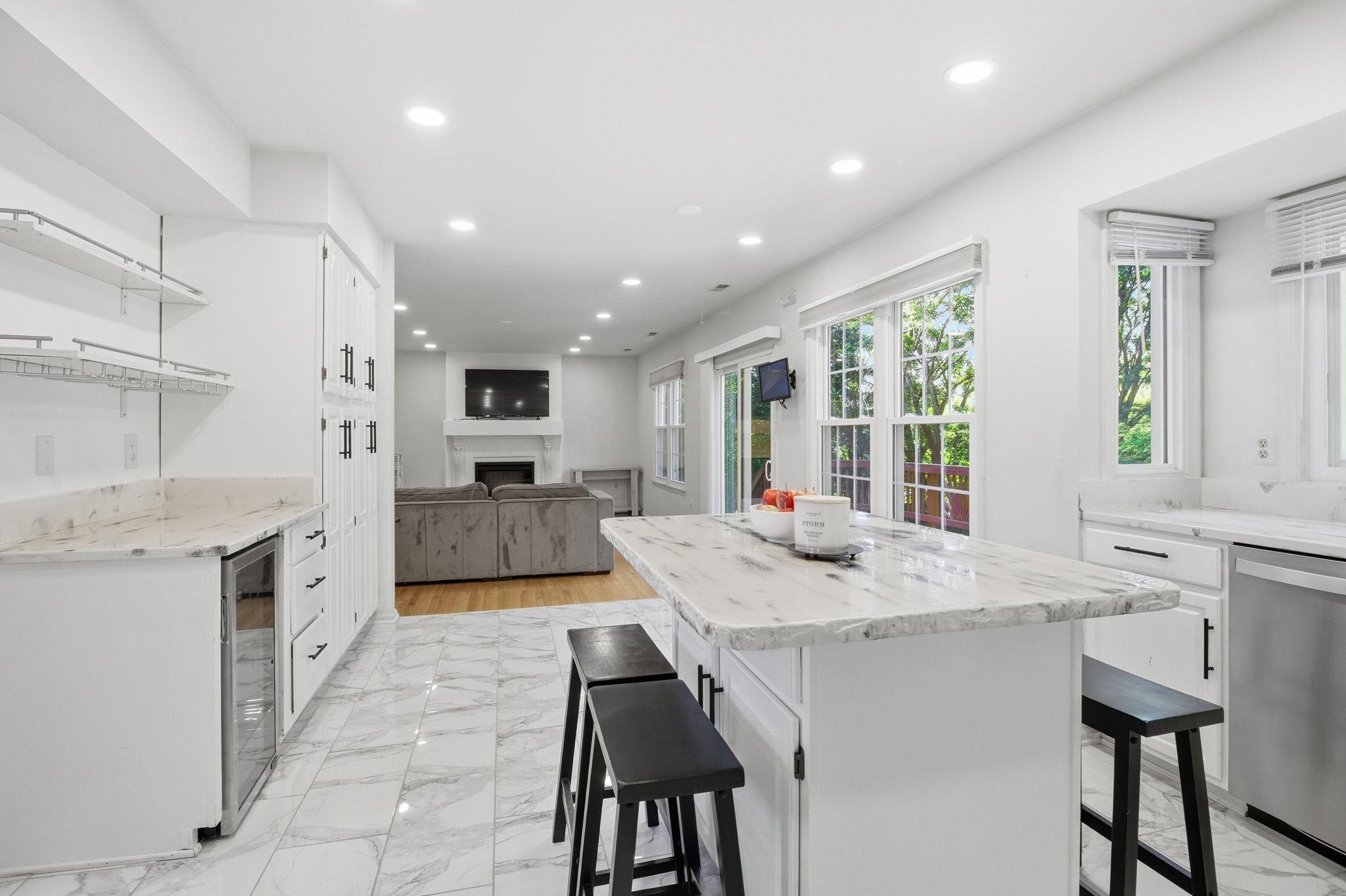 124 Englefield Drive Gaithersburg, MD 20878 - Photo 12 of 55 Kitchen with view into family room