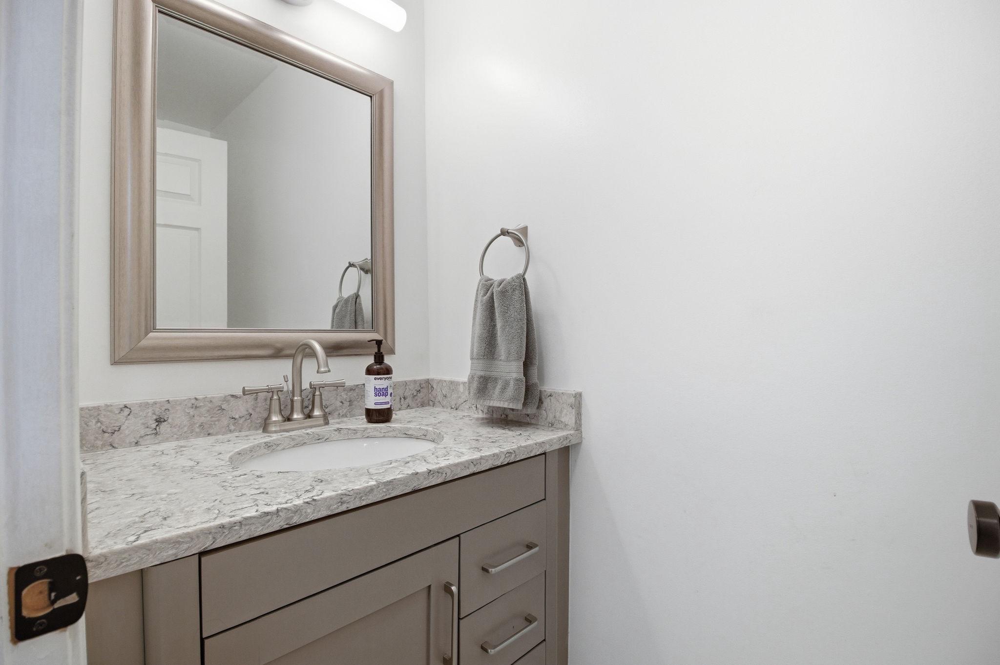 124 Englefield Drive Gaithersburg, MD 20878 - Photo 16 of 55 Modern half bath on main level