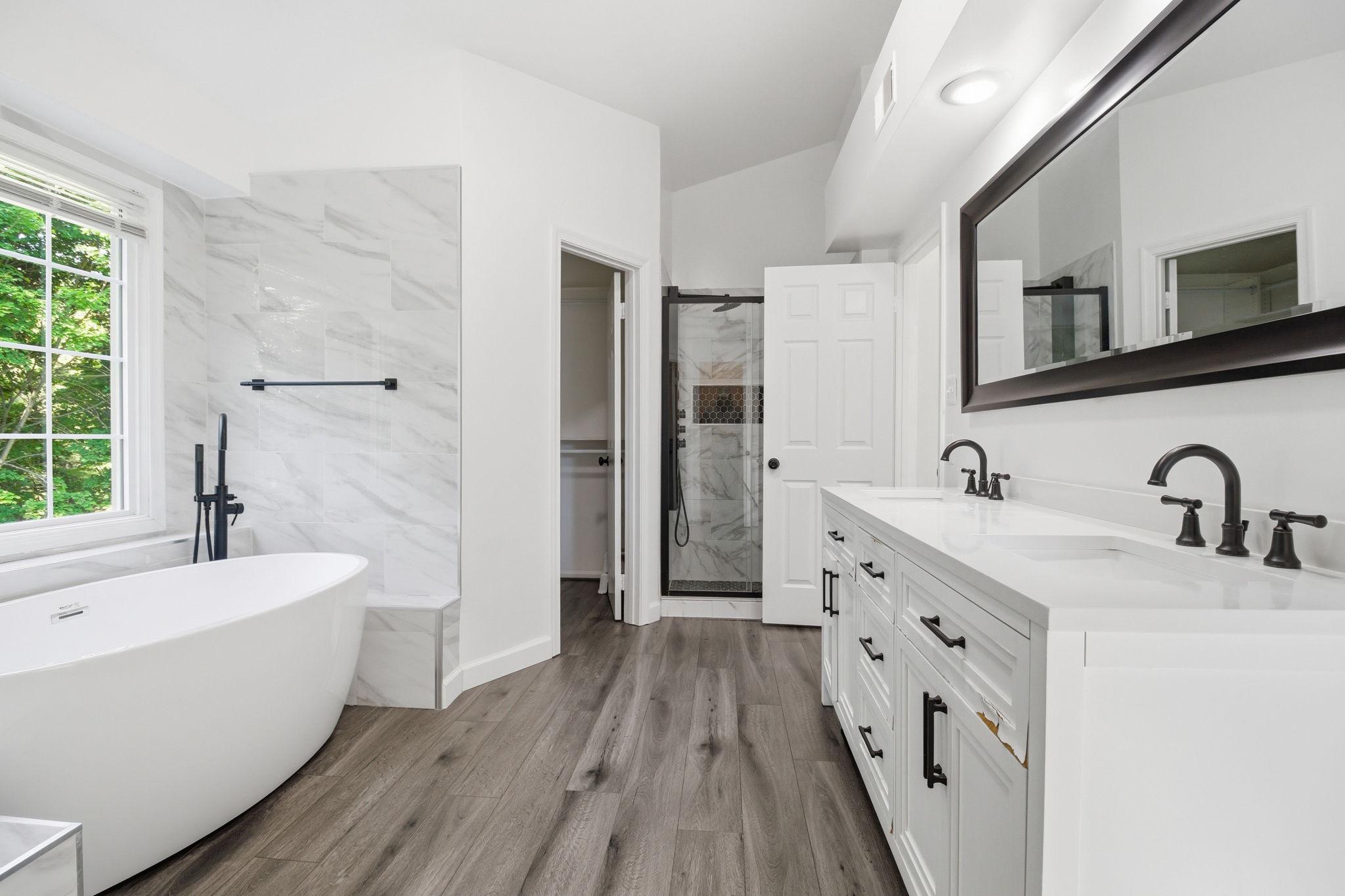 124 Englefield Drive Gaithersburg, MD 20878 - Photo 23 of 55 Soaking tub, walk-in shower and 2 closets!