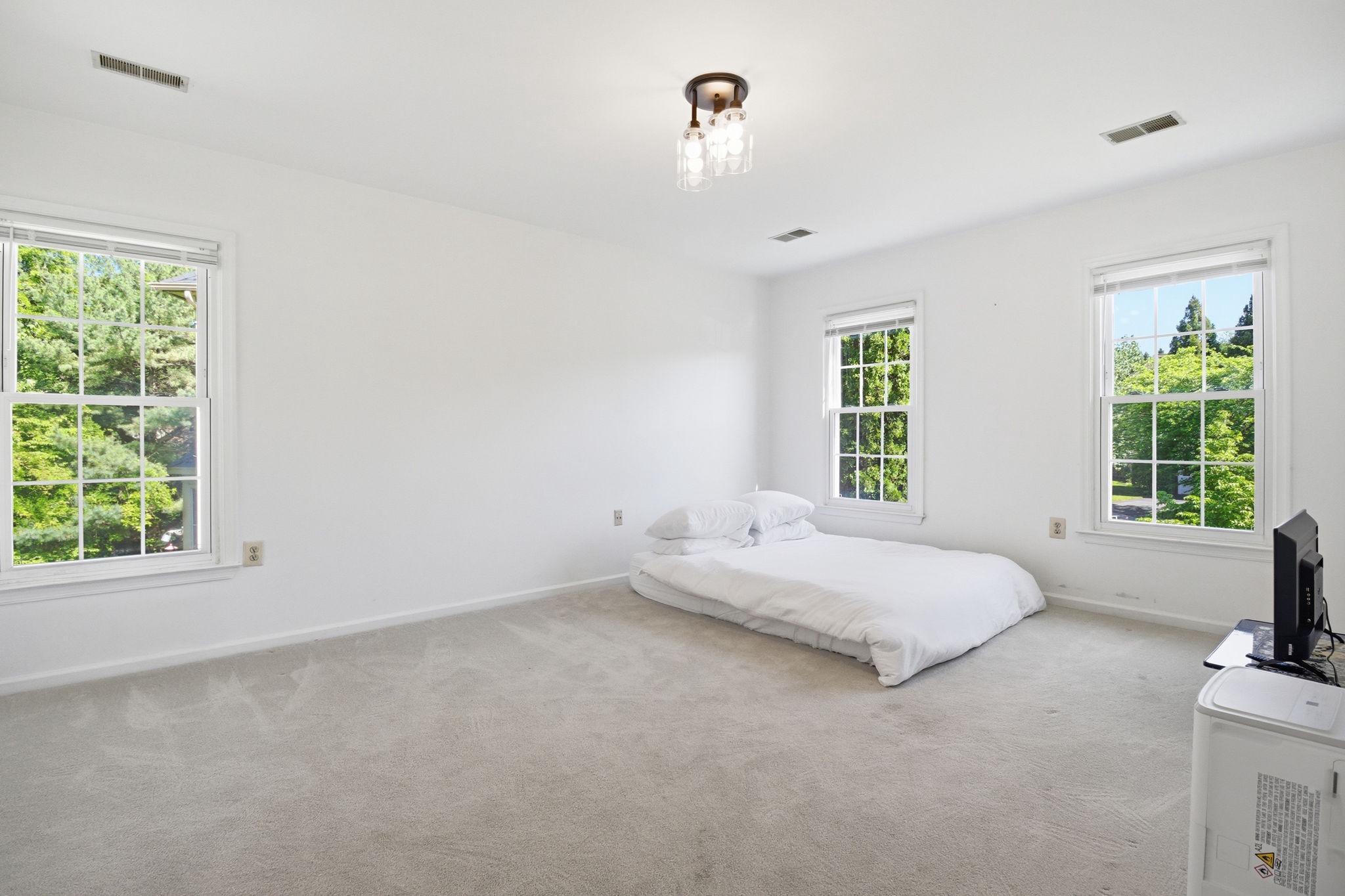124 Englefield Drive Gaithersburg, MD 20878 - Photo 26 of 55 Bedroom #3